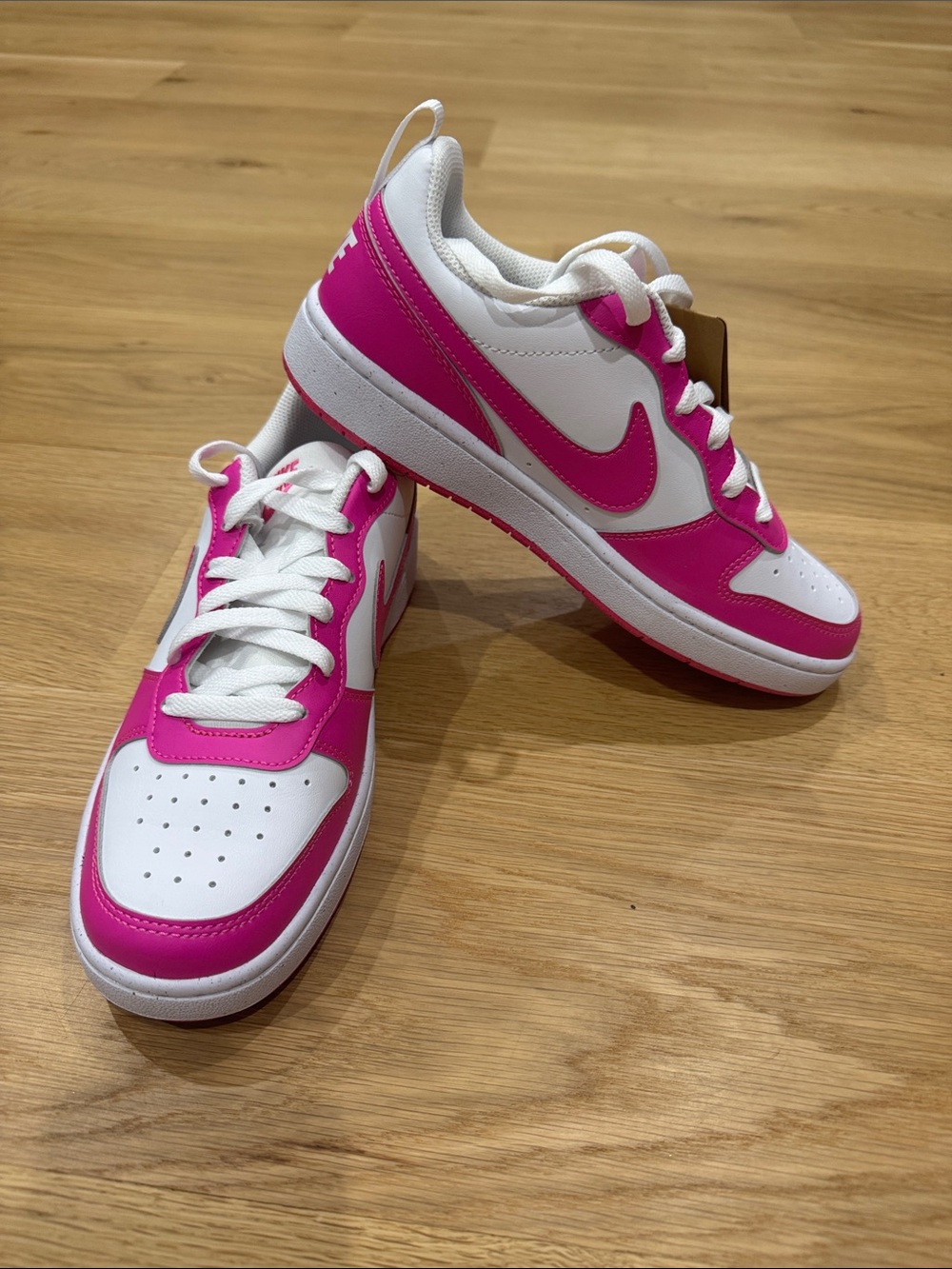 Nike Women’s/Kids Low-Top Dunk Sneakers - White & Hot Pink 6.5Y
